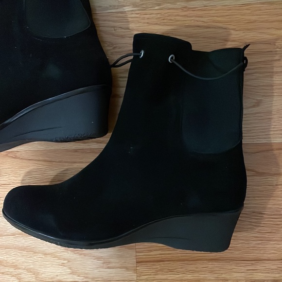 🎉HP🎉NWOT Black Suede Booties - Picture 3 of 5